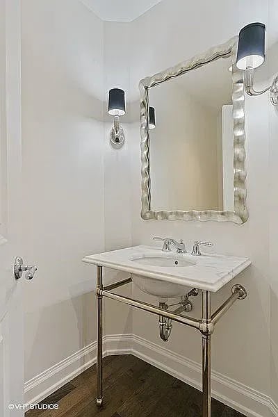 11 E Walton St APT 3201