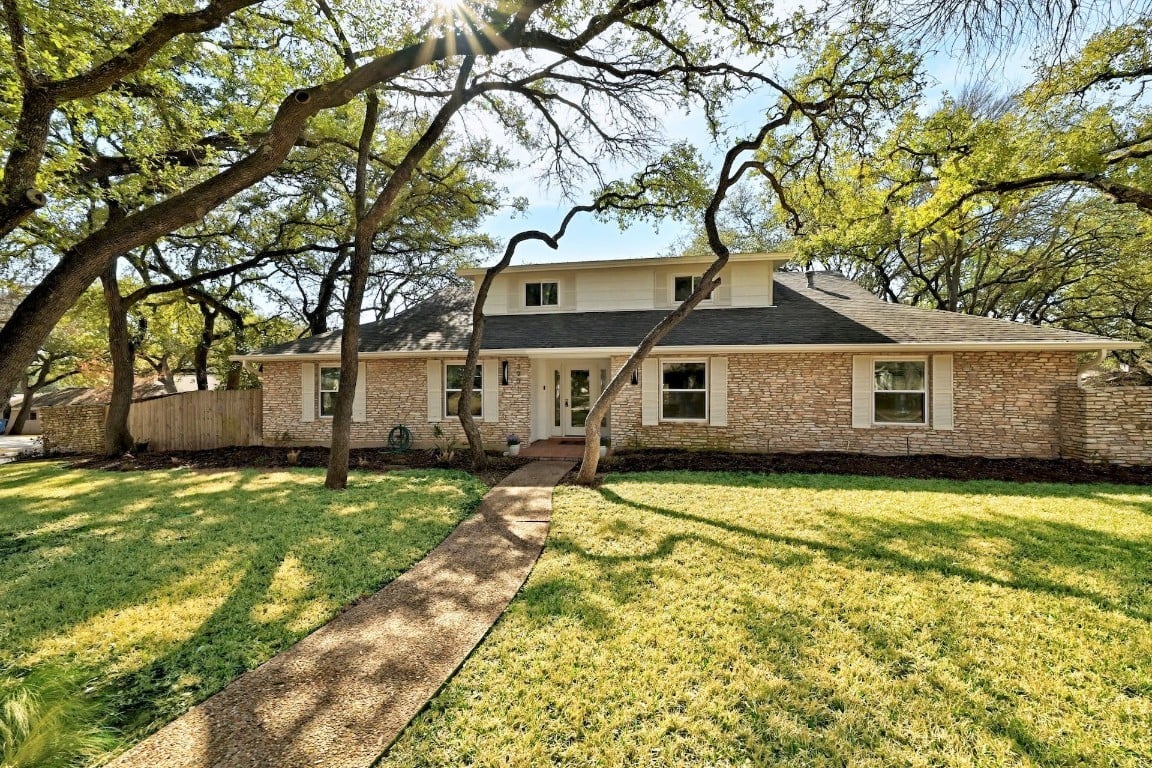 3901 Pebble Path