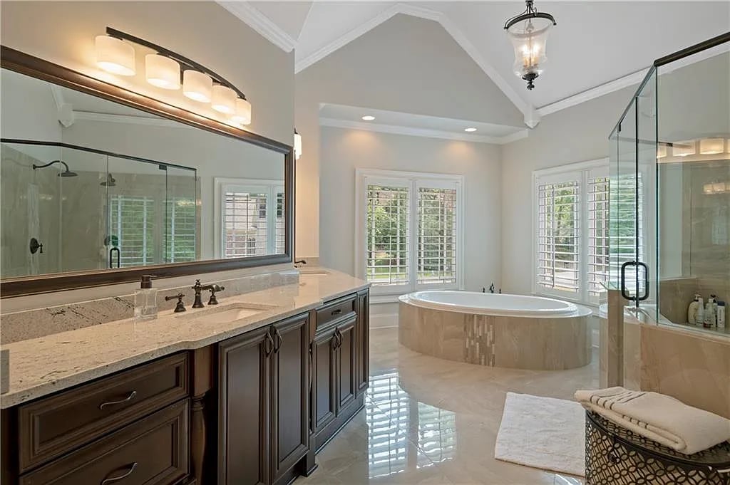 1555 Northcliff Trce
