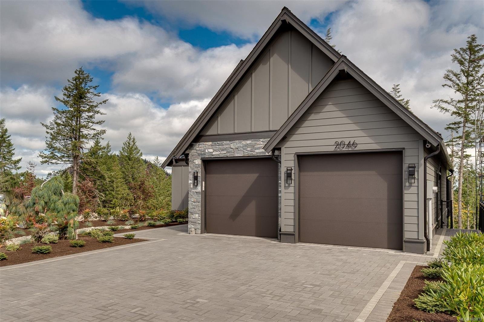 2046 Pinehurst Terr