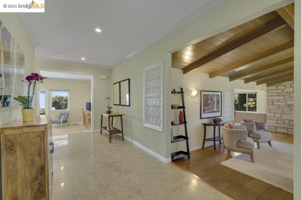 1863 Lakeview Ct