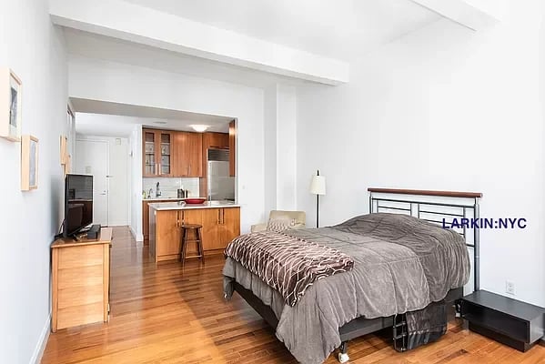 88 Greenwich Street Unit: 910