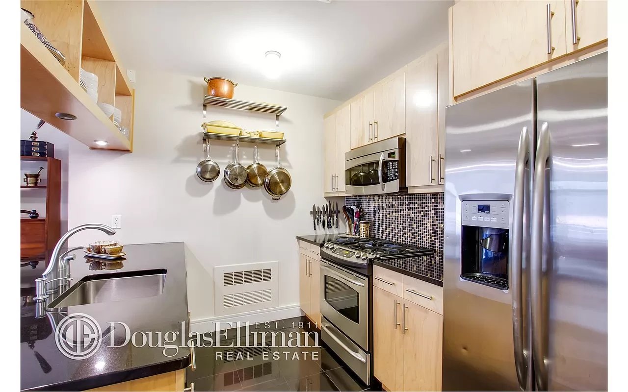 2077 Fifth Avenue Unit: 3C