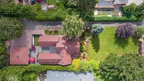 3900 Cadboro Bay Rd