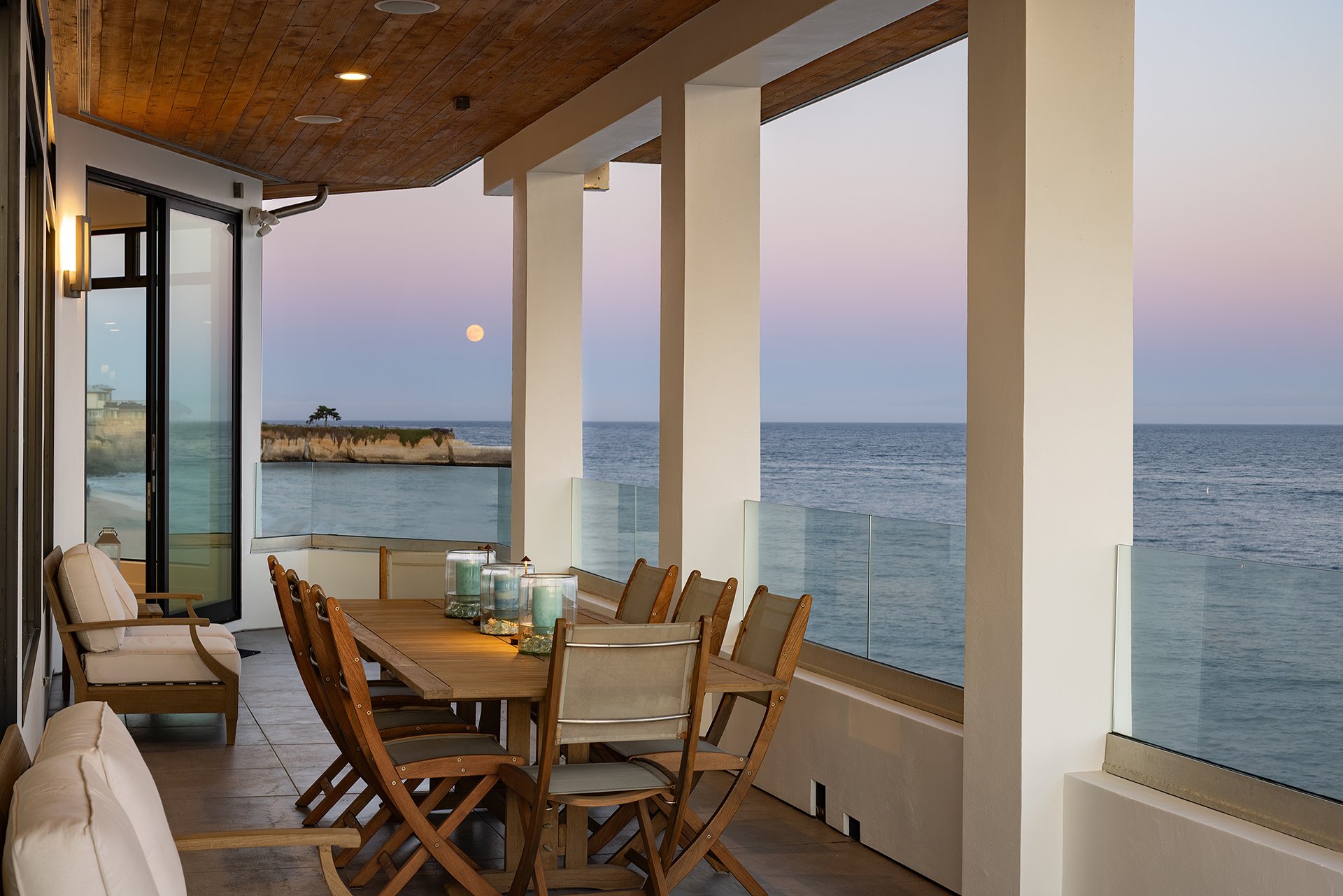 Contemporary Oceanfront Retreat