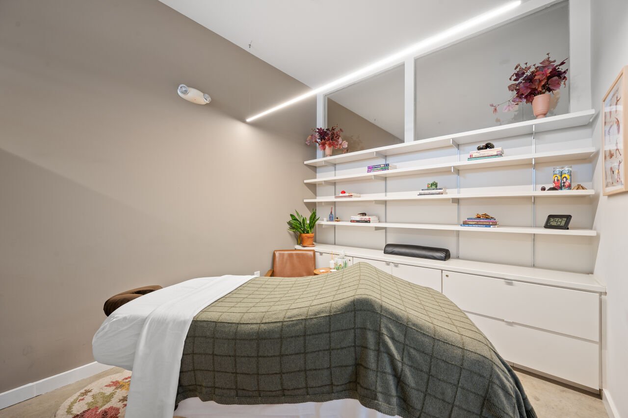 Este Condominium