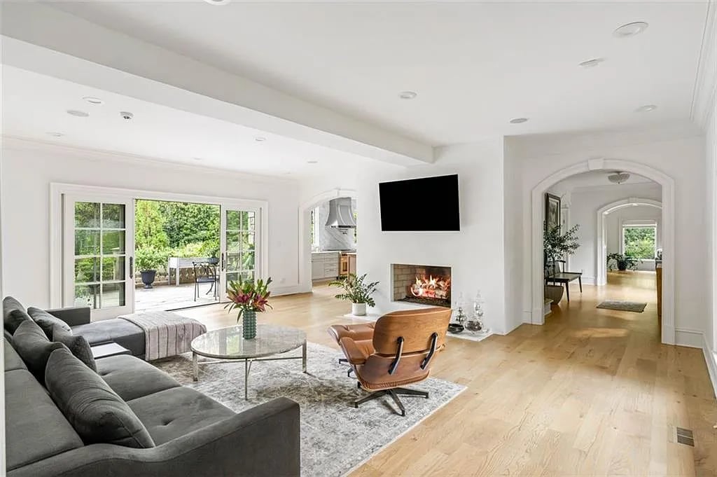 1919 River Forest Rd NW