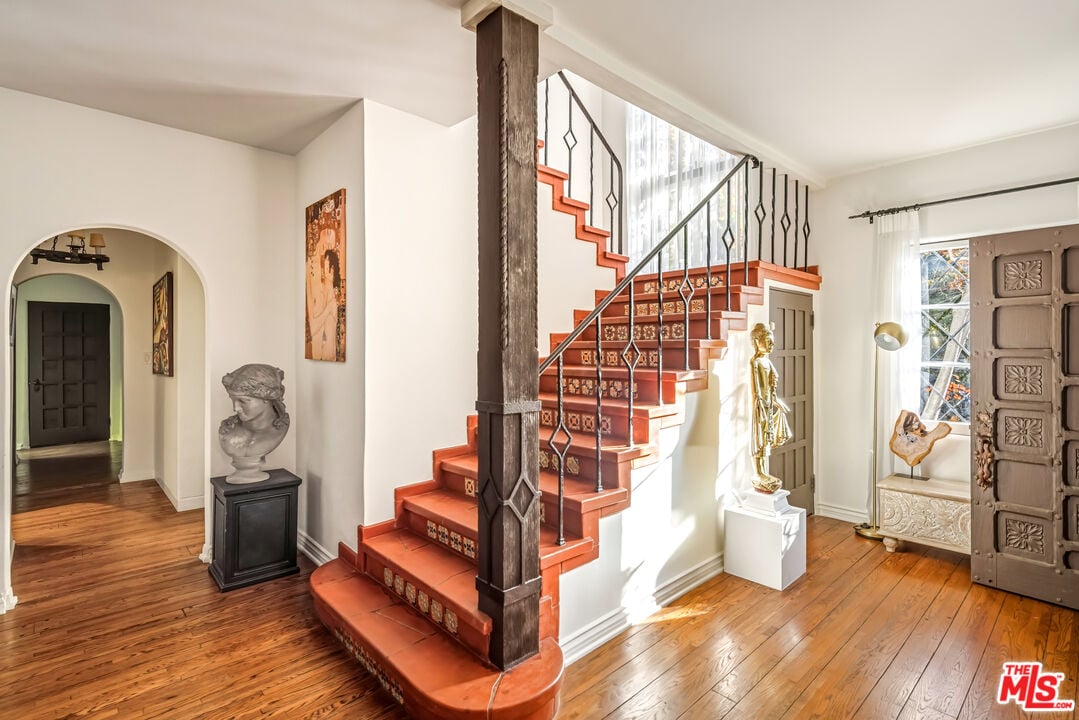 Sunset Vale Ave, 90069