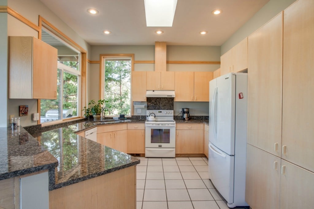 325 Lake Front Rd