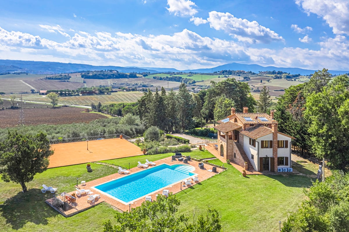Beautiful Ranch with 2 Pools 