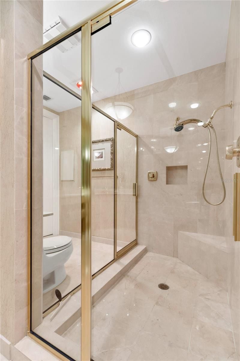435 L Ambiance Dr #H702