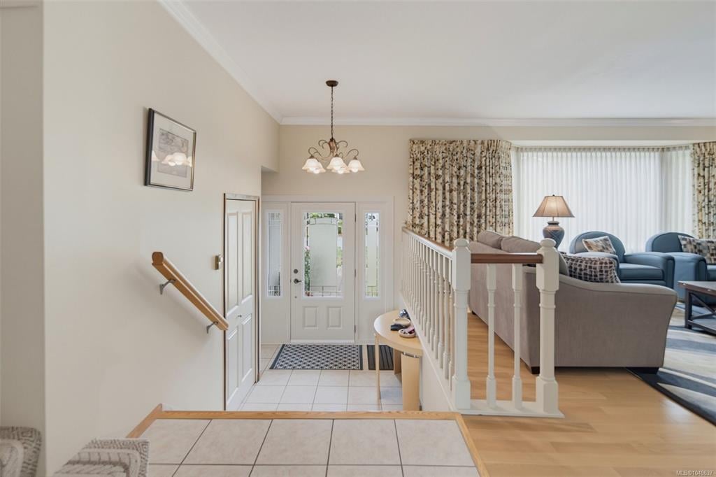 2056 Skyline Cres