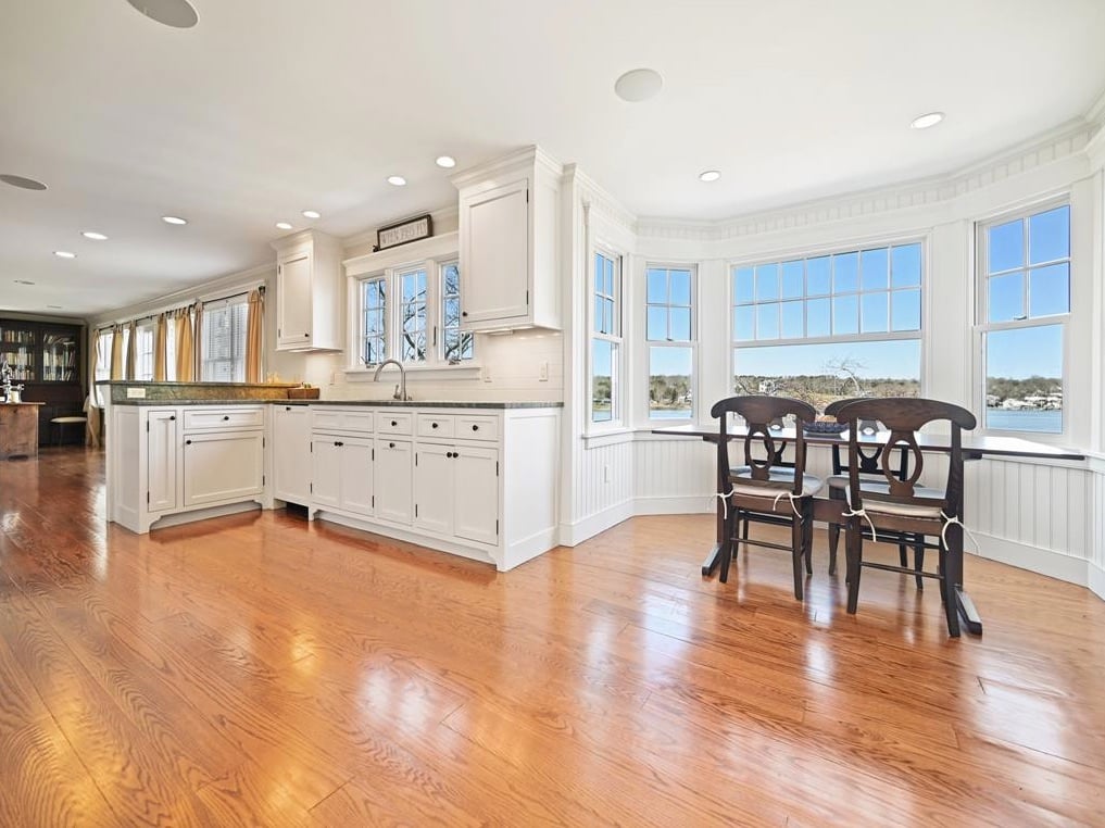 114 Hines Point