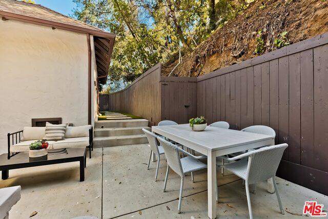 5860 Carolus Dr