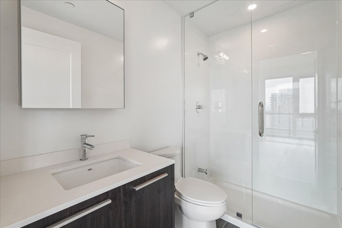 2-bedroom, 2-bathroom CORNER suite