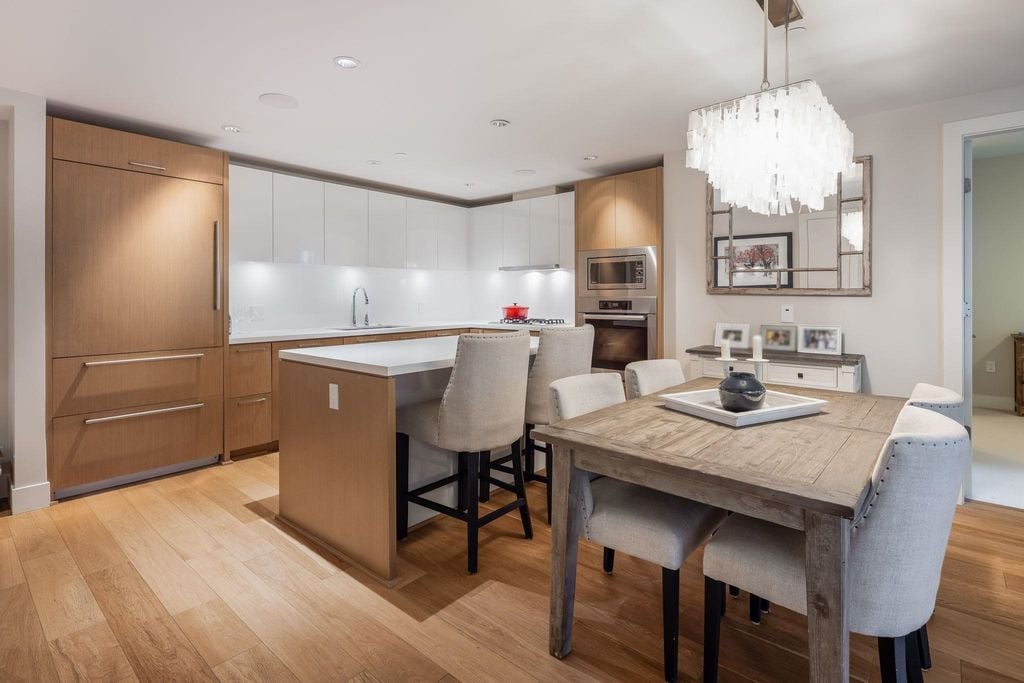 888 Arthur Erickson Pl, #404