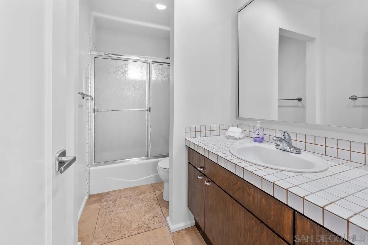 2885 Fallbrook Ln