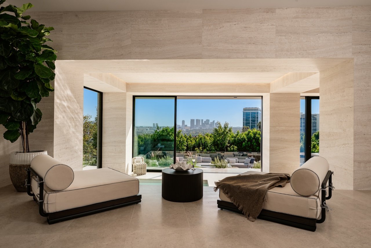 9056 St Ives