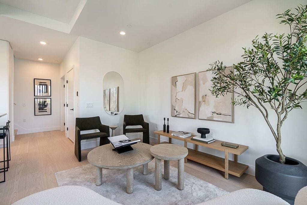 539 W 28th Avenue 202, Vancouver