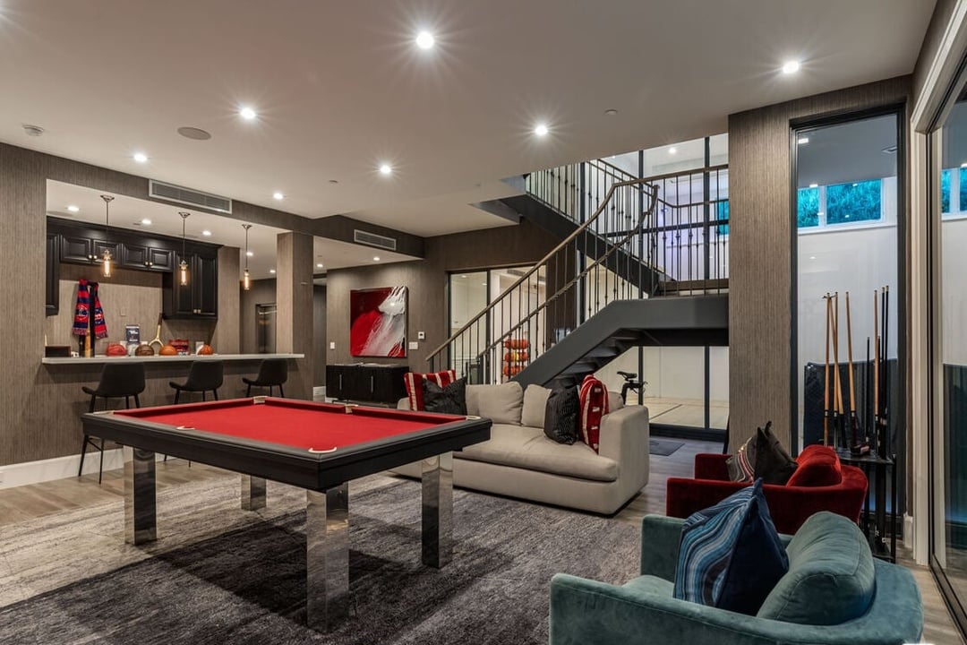 Monarch Reserve, N Norman Pl, 90049