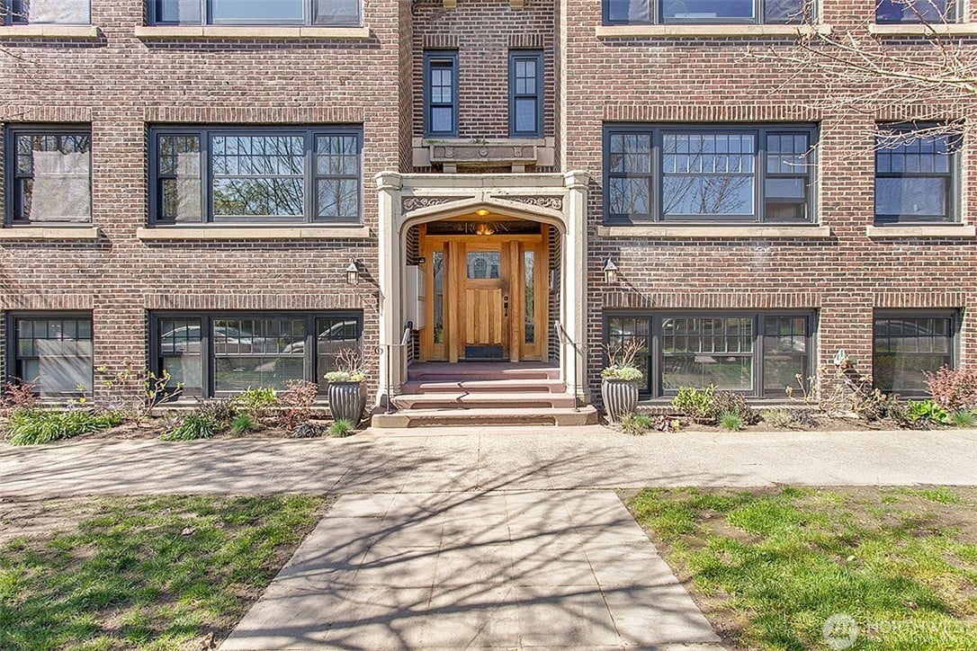 525 16th Avenue E #101