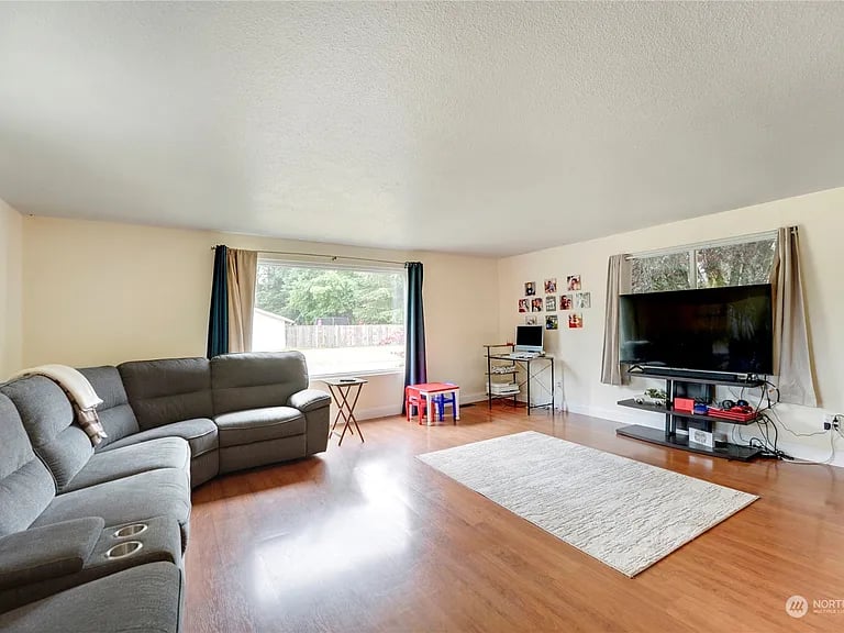 351 Choker Street SE