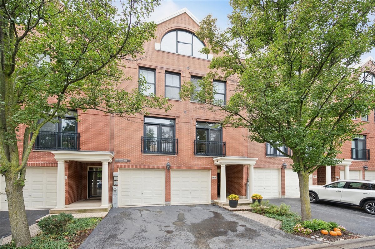 1879 Admiral Ct