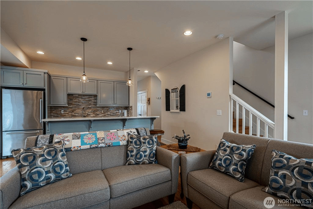 106 Porcupine Ln