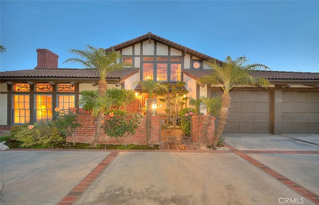 528 W Winnie Way