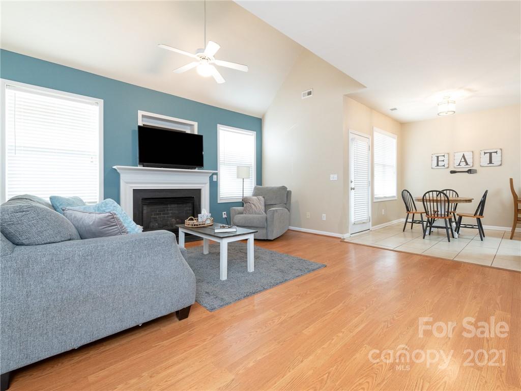273 Notable Ln