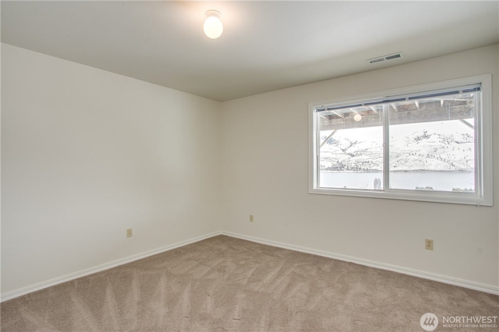 207 Riviera Dr