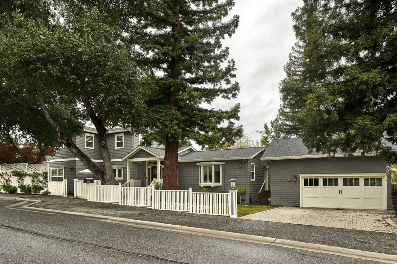 2098 Cedar Ave