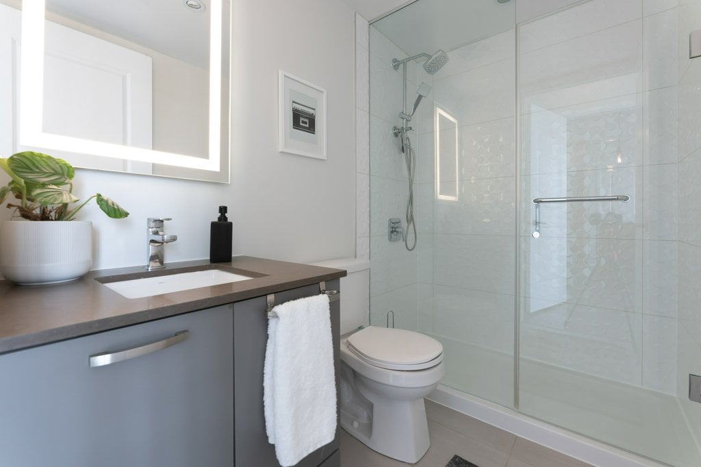807-2301 Danforth Ave