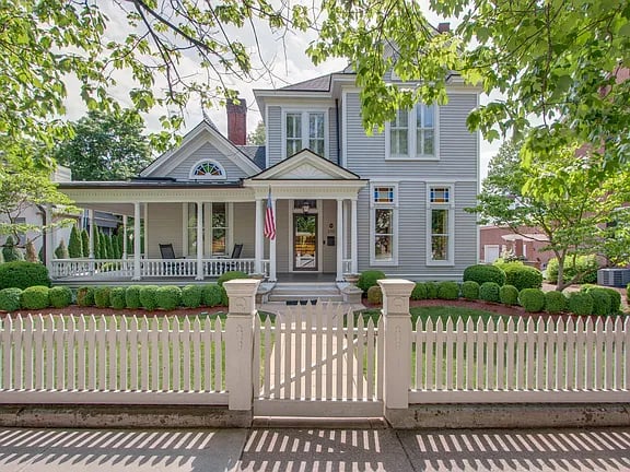 230 3rd Ave S