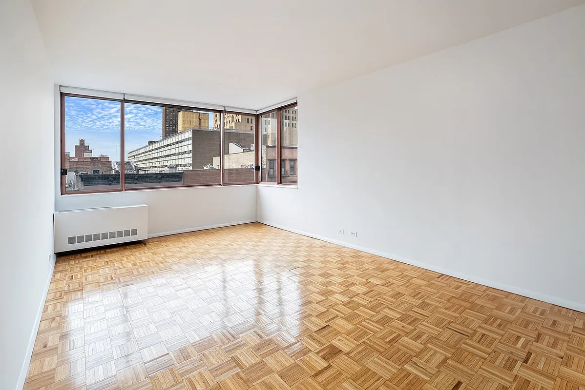 393 West 49th St, #5H