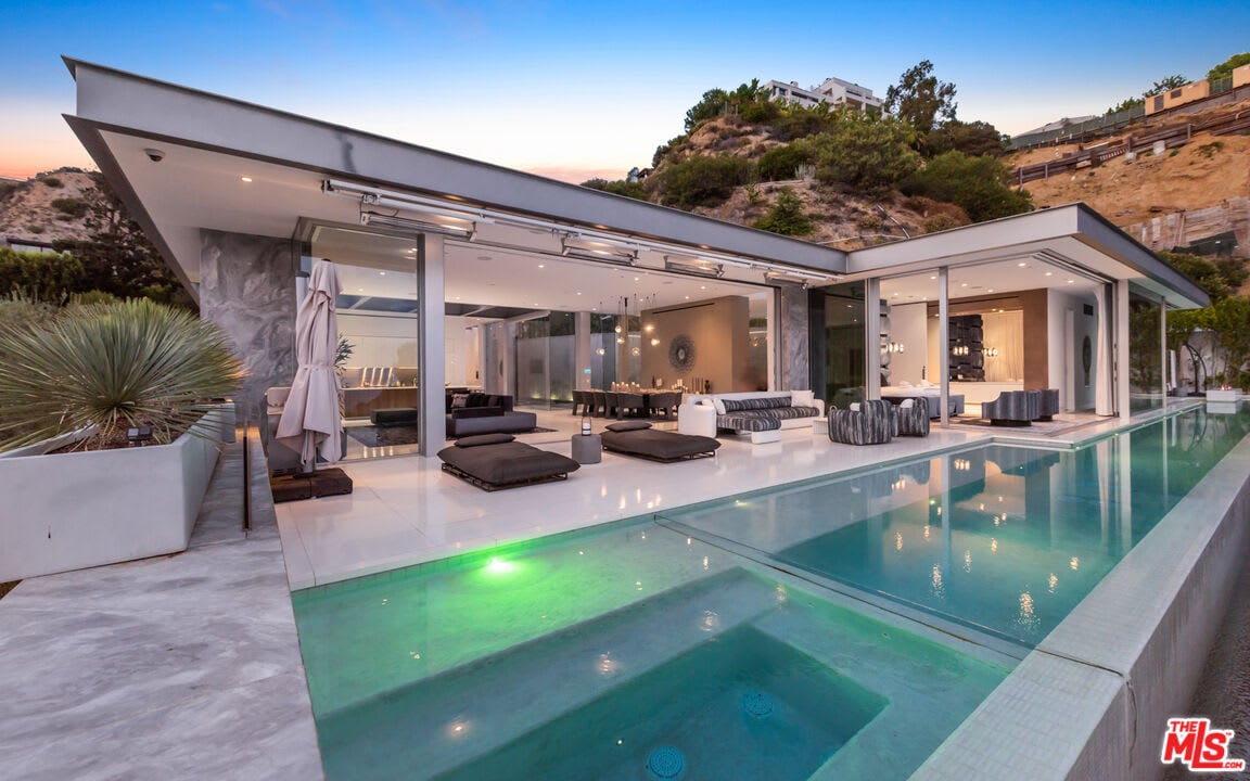 Velvet House