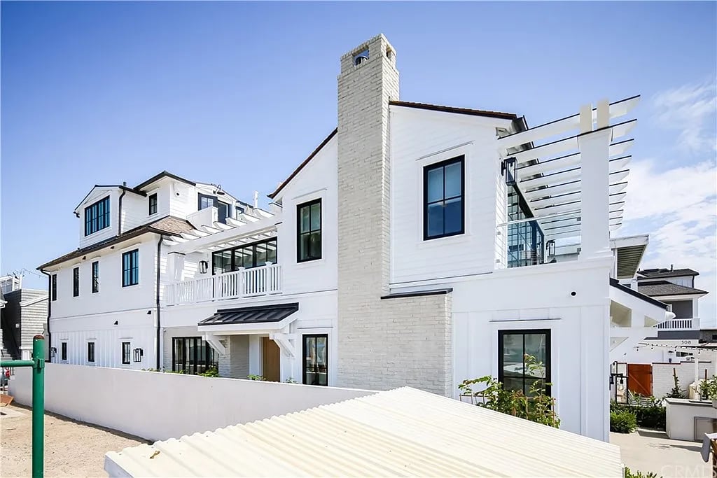 3803 Marcus Ave