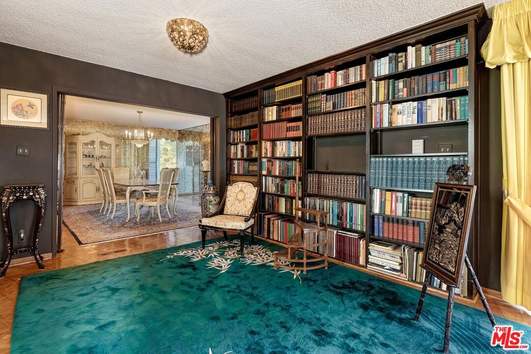 2296 Betty Ln