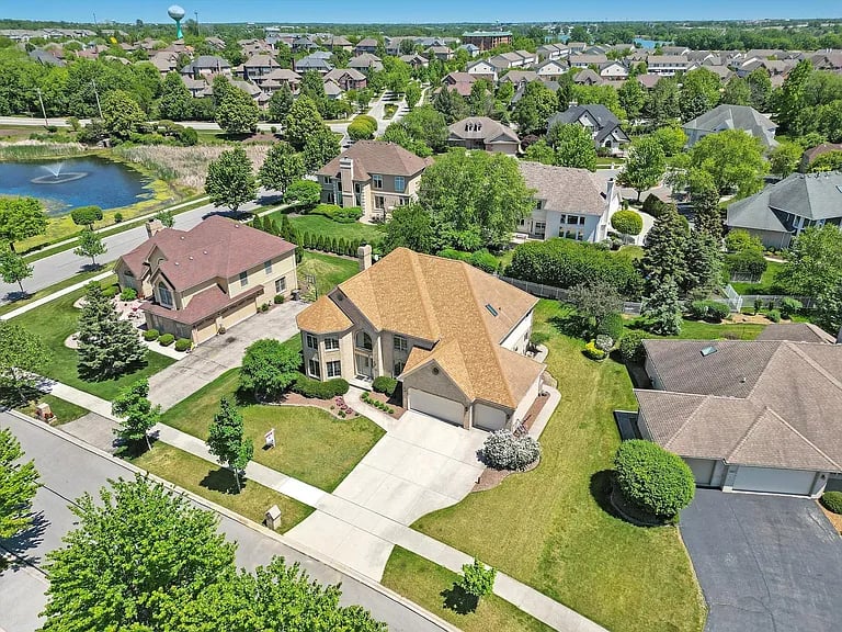 15609 Lakeside Dr