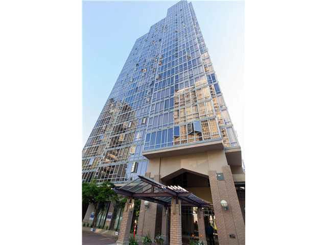 1707-950 Cambie St