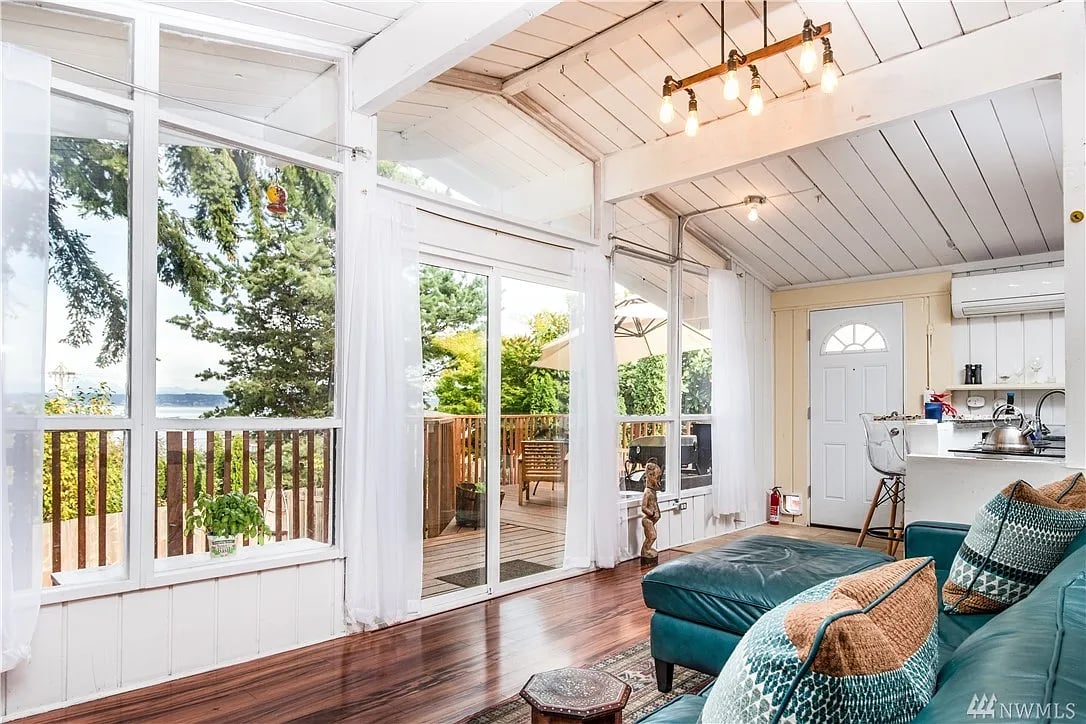 1389 SE Camano Dr