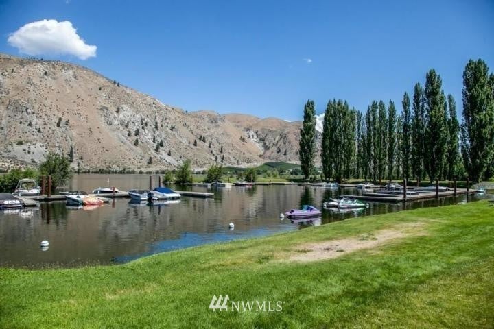 225 W Entiat Dr