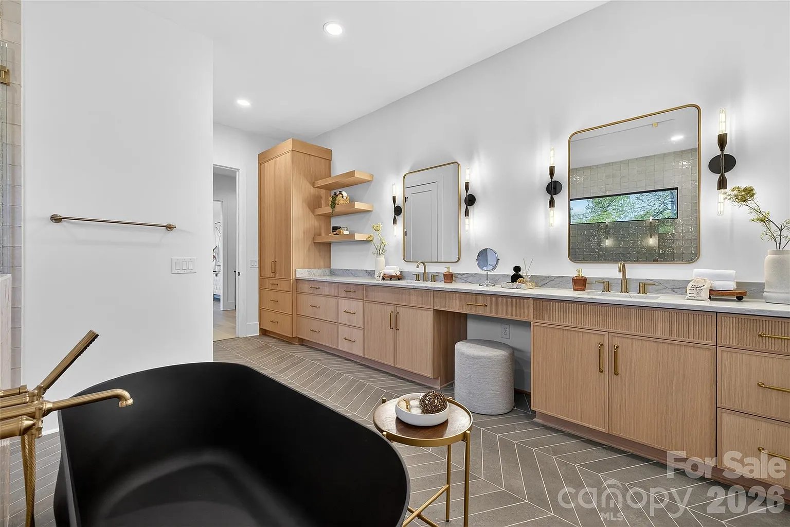 1209 Meadowood Ln