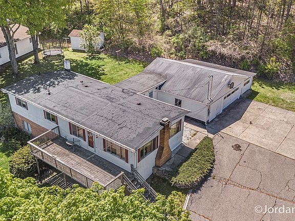 12507 Terry Ave, Wayland, MI 49348