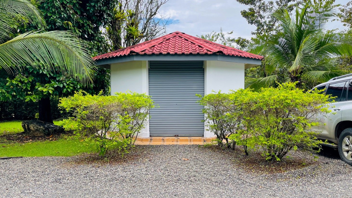 Versatile Multi-Unit Property with Income and Expansion Potential