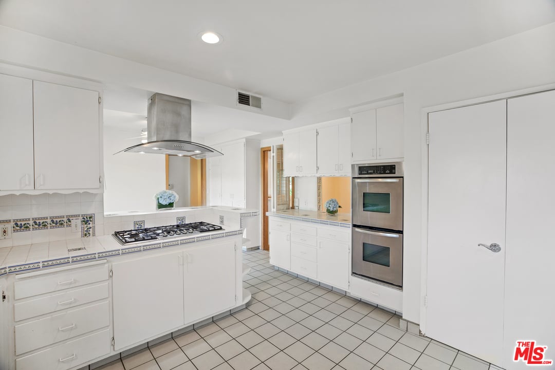 2715 Anchor Ave