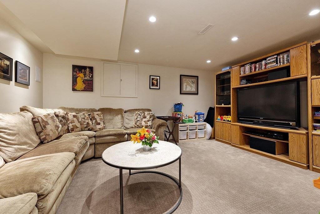 75 Kwantlen Crt