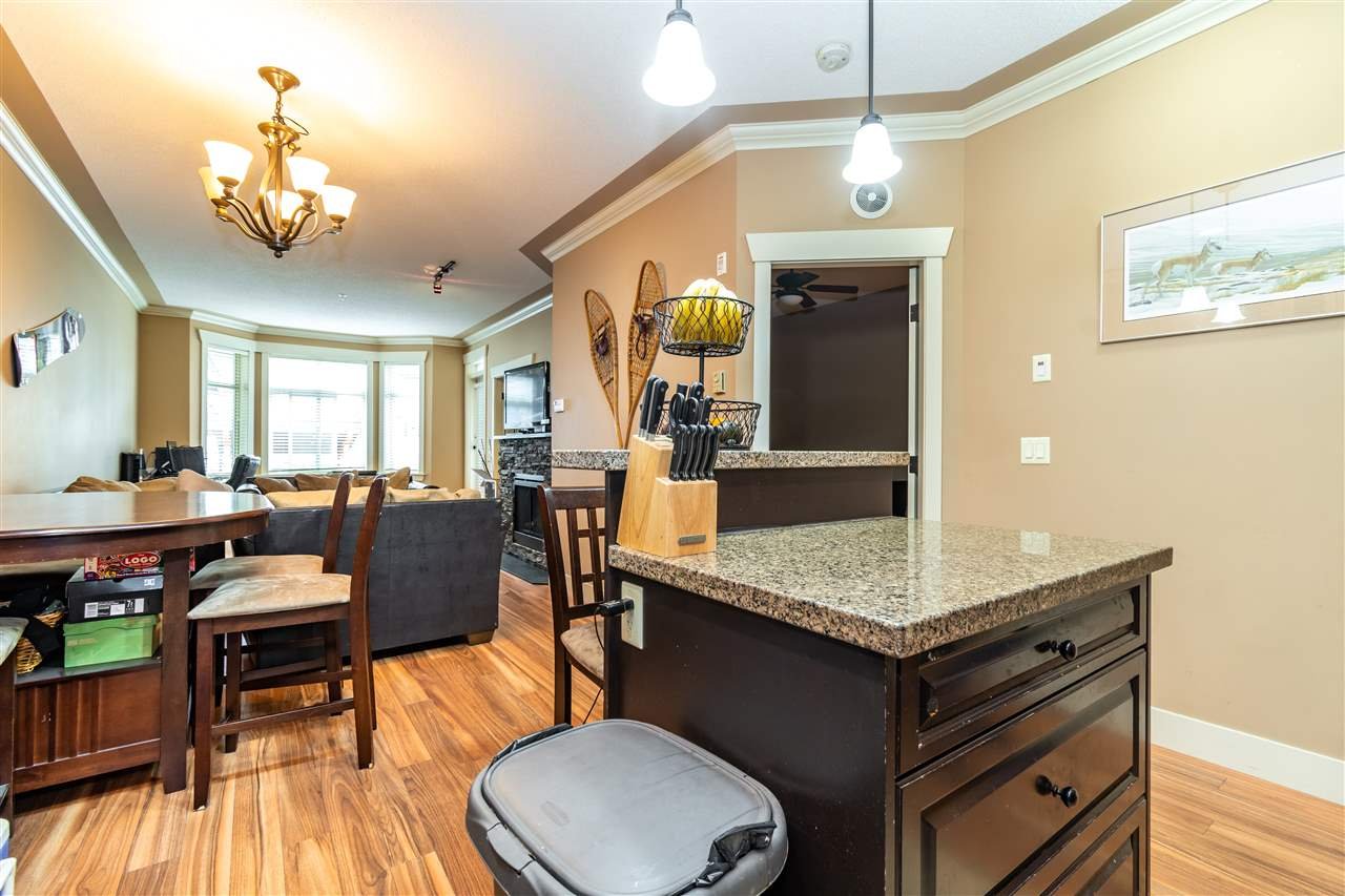 104-45893 Chesterfield Ave