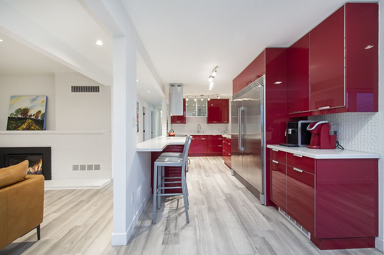 1140 W 17 St