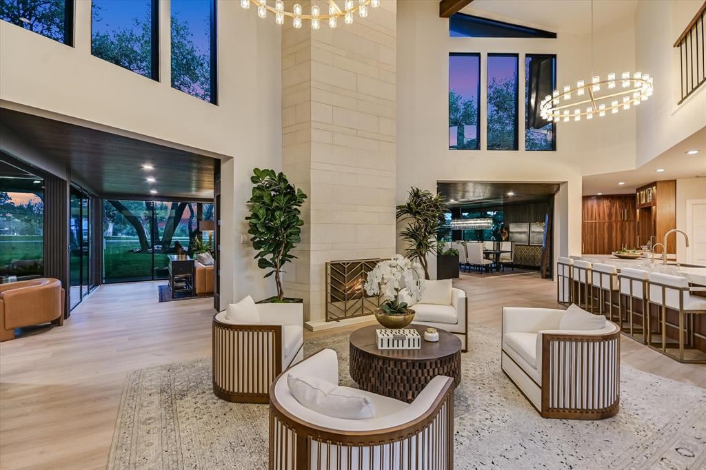 6204 Lost Horizon Drive